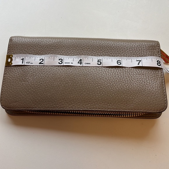 Michael Kors pebbled leather taupe brown zip around wallet gold lock hardware - Picture 6 of 8